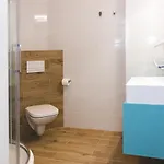 107 Otel 3*