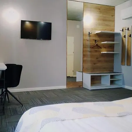Hotel 107
