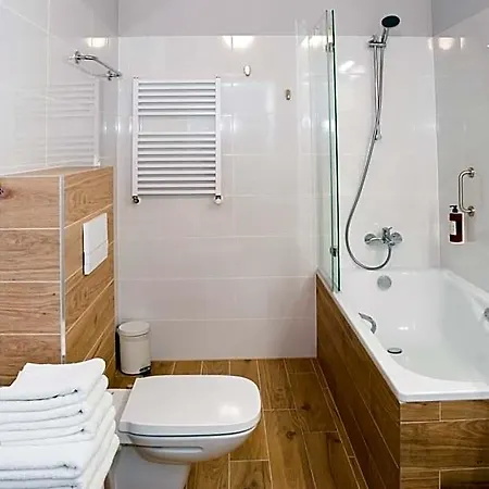 107 Hotel 3*