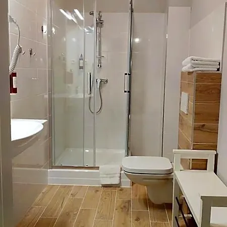 107 فندق 3*